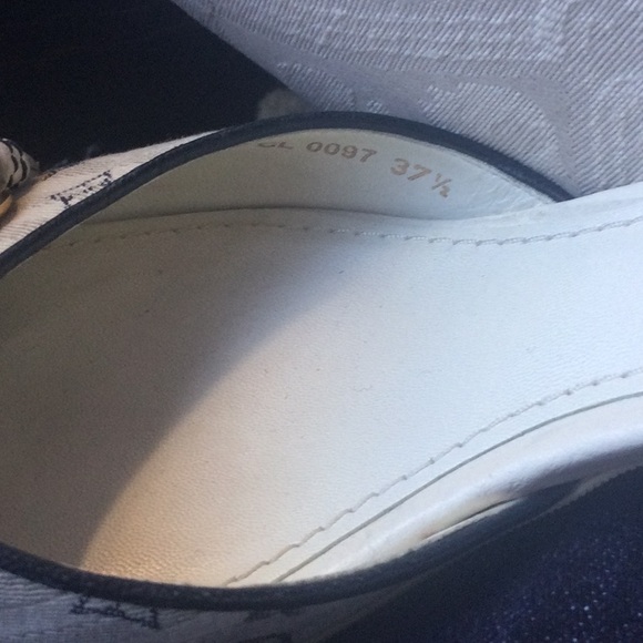 Louis Vuitton kitten heel mules size 37.5 white with navy - Picture 3 of 3